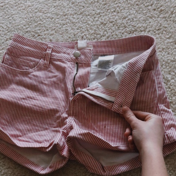 Red striped shorts - Picture 5 of 7